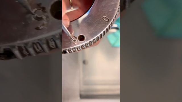 How to clean an old coffee grinder! смотреть онлайн