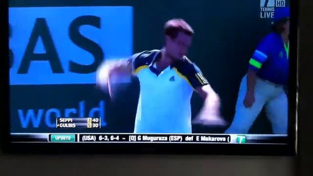 Gulbis breaks racquet vs Seppi смотреть онлайн