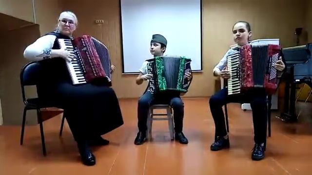 М. Блантер, «Катюша», исп. трио: Водопьянов Иван, Руденко Алина и их преподаватель Калашникова Т.В. смотреть онлайн