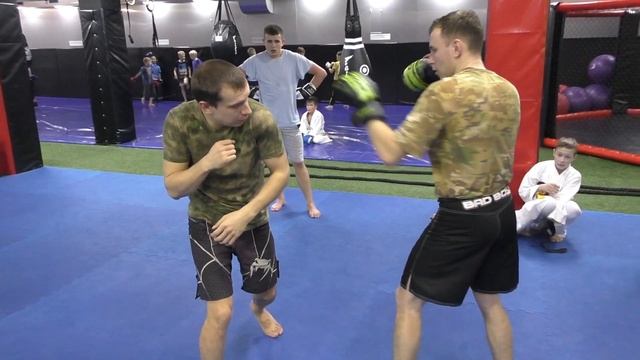 Тренируемся. Удары в движении. смотреть онлайн