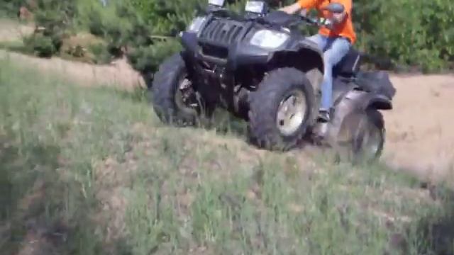 Прыжок на квадроцикле CFMOTO 500-A смотреть онлайн