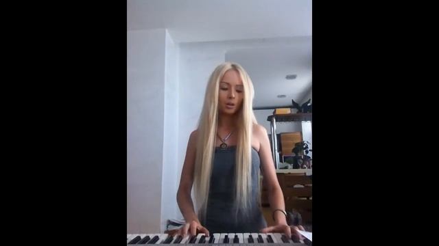 Valeria Lukyanova Singing Compilation смотреть онлайн