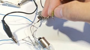 Чем СИМИСТОР отличается от ТИРИСТОРА.В чем их отличия