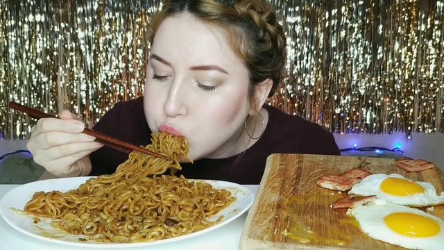 ОСТРАЯ ЛАШПА ГРУДИНКА ЯЙЦА | SPICY BEAN NOODLES BACON EGGS ASMR MUKBANG | 먹방 [ Eng Sub] смотреть онлайн
