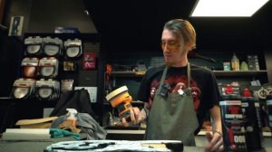 Как убрать царапины с гитары, полировка Squier