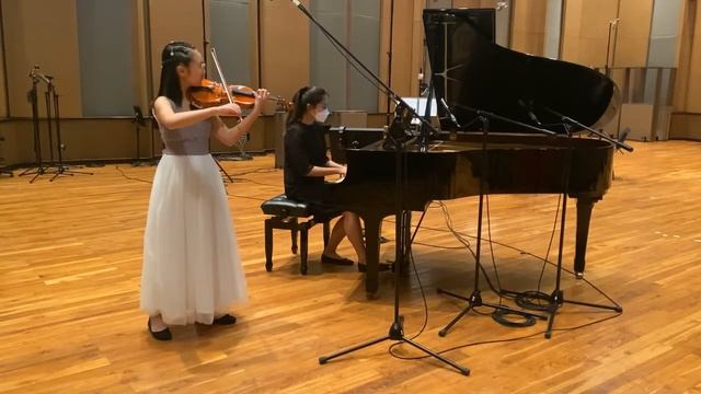 Sirinan Tantivess - Romanian Folk Dance, Bela Bartok смотреть онлайн