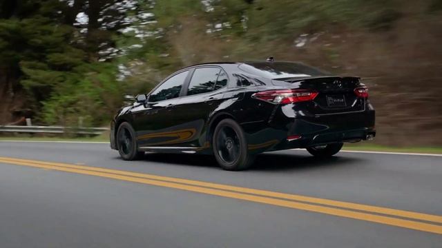 2023 Toyota Camry смотреть онлайн