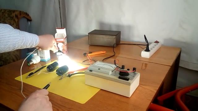 Светодиодные лампы. Необычный эффект. смотреть онлайн