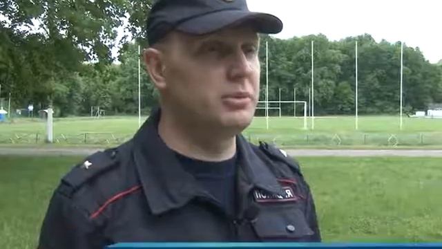 Полицейские и бойцы Росгвардии ловили условного преступника во Льгове смотреть онлайн