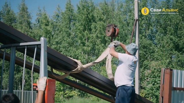 Дом падает! Старый фундамент покосился. Ремонт фундамента винтовыми сваями. смотреть онлайн