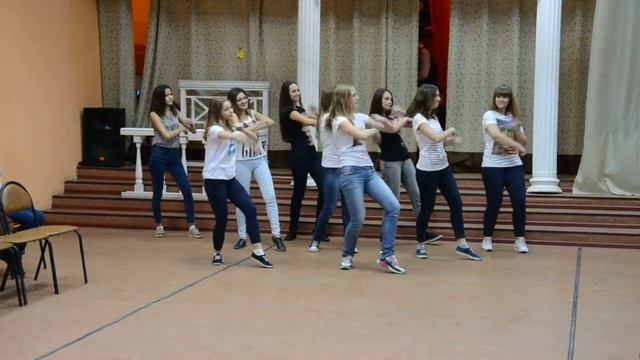 Лицейская дискотека(30.10.15). Танец 10А. смотреть онлайн