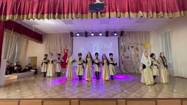 Карланюртовский детский хореографический ансамбль под руководством Амира Гаджиевича смотреть онлайн