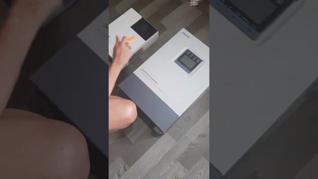 SRNE HYBRID vs EPEVER HYBRID INVERTER PART 1 смотреть онлайн