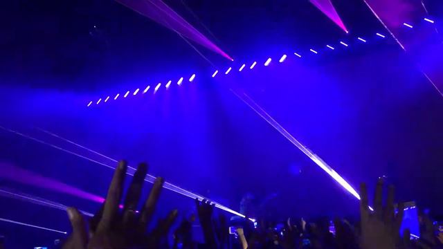 Ariana Grande - Break Free (Live Dangerous Woman Tour Lisboa) смотреть онлайн