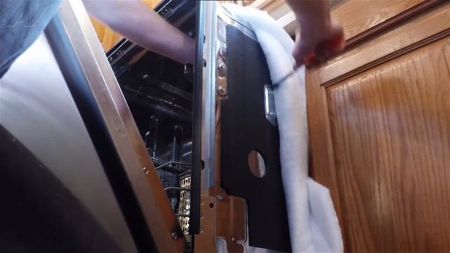 Maytag Dishwasher Repair - Condensation Dripping While Running - Slide Rail (R) смотреть онлайн
