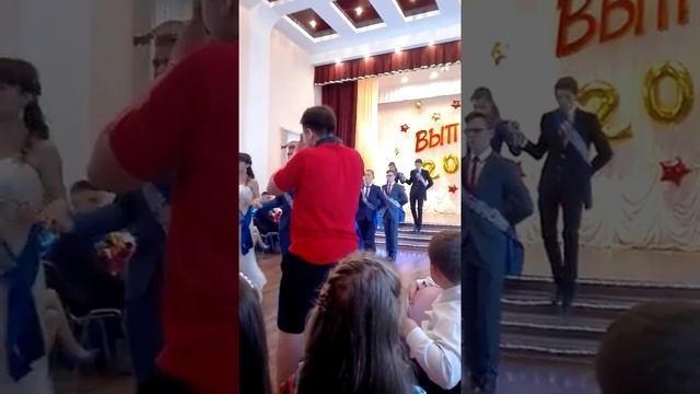 Выпускной вальс 5 школа Слуцк смотреть онлайн