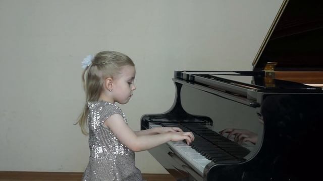 Рыбалко Даша, 5 лет, Старинный танец Контрданс (переложение С.Ляховицкой), В.Ребиков Аннушка смотреть онлайн