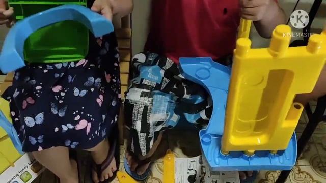 2 in 1 LEARNING TABLE SET UNBOXING AND ASSEMBLY / DRAWING TABLE AND CHALKBOARD смотреть онлайн