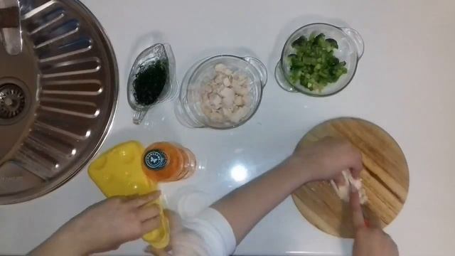 Французский киш (открытый пирог) с курицей, грибами и брокколи смотреть онлайн