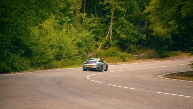 2024 Mercedes AMG GT63 vs 2023 Porsche 911 Turbo смотреть онлайн