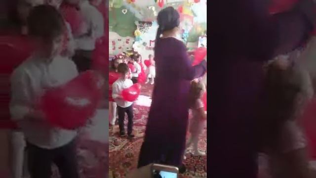 выход с дарами на 8 марта смотреть онлайн