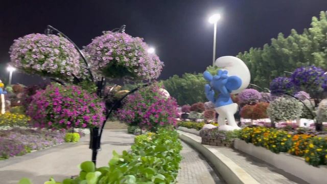 Dubai Miracle Garden 2021-2022 || Night View || New Attraction смотреть онлайн