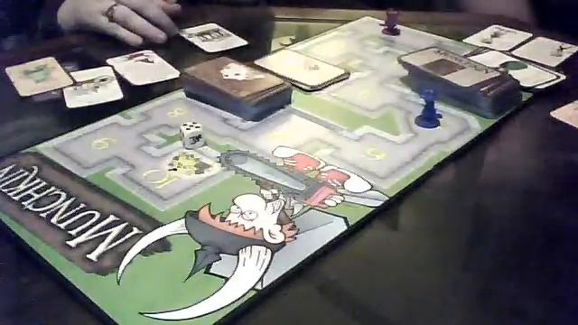 GamerNatalie's Bordom Moments: Playing Munchkin смотреть онлайн
