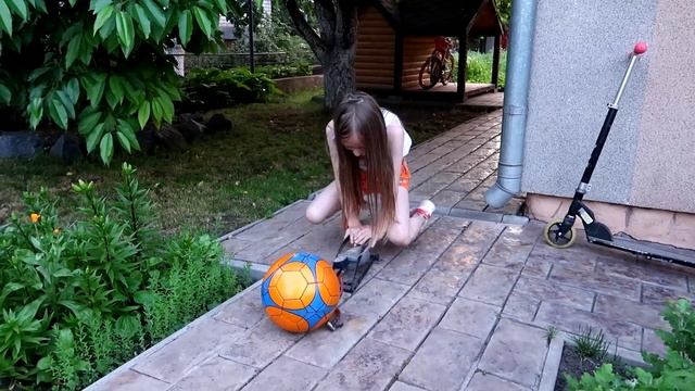 АЛФАВИТ ЧЕЛЛЕНДЖ во дворе ЛЕТОМ Старшая сестра vs Младшая смотреть онлайн