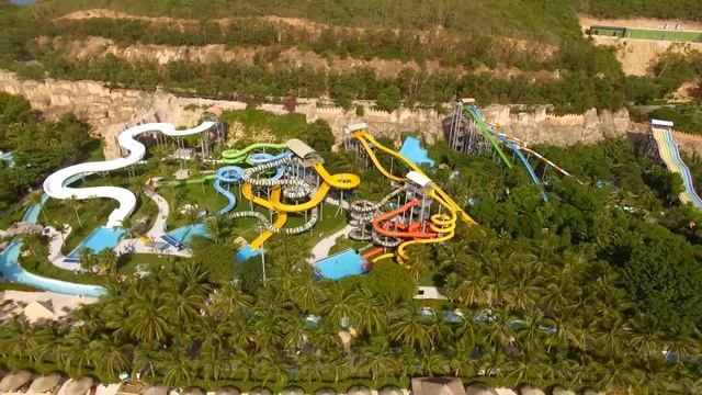 Винперл, Нячанг, Вьетнам с воздуха. Vinpearl, Nha Trang, Vietnam flying camera. смотреть онлайн