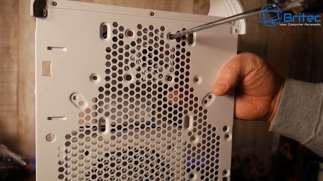 Building An All White Gaming PC смотреть онлайн