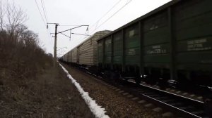 Электровоз 3ЭС5К-213 «Ермак» с грузовым поездом.