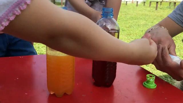 Вулкан в бутылке. Эксперимент с шипучкой. смотреть онлайн