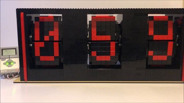 LEGO version of a split-flap display to show three digit number (5th proof of concept) смотреть онлайн
