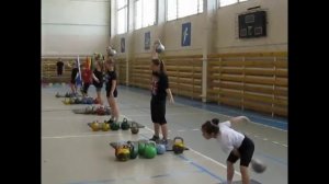 Шилихина Дарья 7 лет рывок гири 8кг 79 раз. 7 years old girl, kettlebell snatch 8kg 79 reps