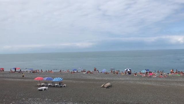 О внезапно ставшим платным туалете на пляже Кобулети. Законно или просто человек собирает деньги?! смотреть онлайн