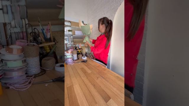 Красивая упаковка букета. БЫСТРО И ПРОСТО (часть 2) смотреть онлайн