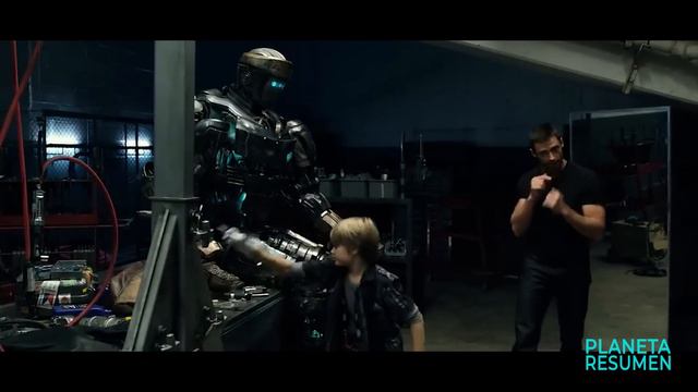 NIÑO ENCUENTRA UN ROBOT EN LA BASURA Y LO CONVIERTE EN CAMPEON DE BOXEO | Resumen en 10 Minutos смотреть онлайн