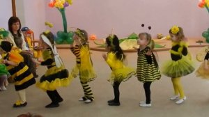 Танец пчелок. Дети танцуют в детском саду.