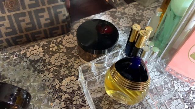 Boucheron Perfume Review | Selena's Favorite | First impressions on a vintage perfume | SMELL GOOD смотреть онлайн