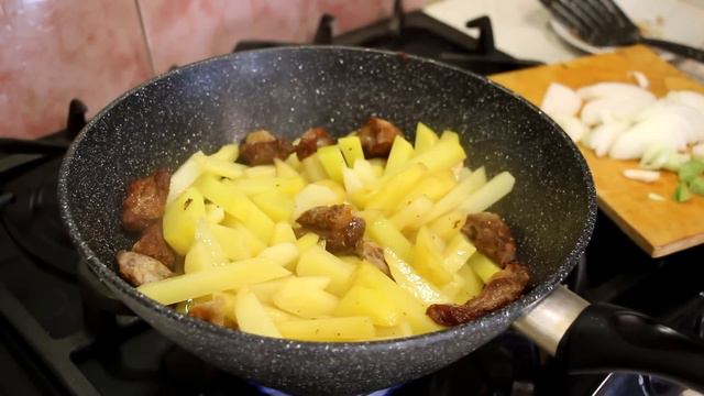 На обед картошка с мясом.Начали делать дорожку. смотреть онлайн