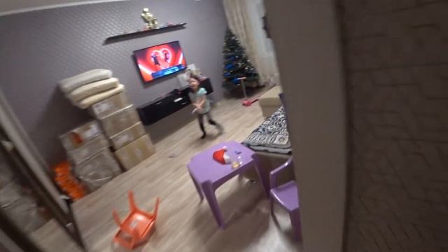 Как мы собираемся в садик | Две совершенно разные реакции смотреть онлайн