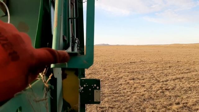 Как надо заправлять шпагат (нитку) в пресс-подборщик ПРФ-145 смотреть онлайн