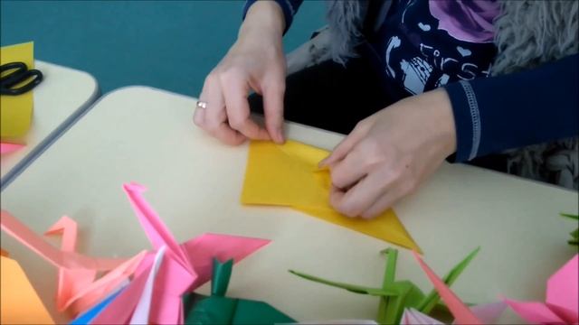 Оригинальное ОФОРМЛЕНИЕ ГРУППЫ детского сада из МИЛЛИОНА журавликов смотреть онлайн