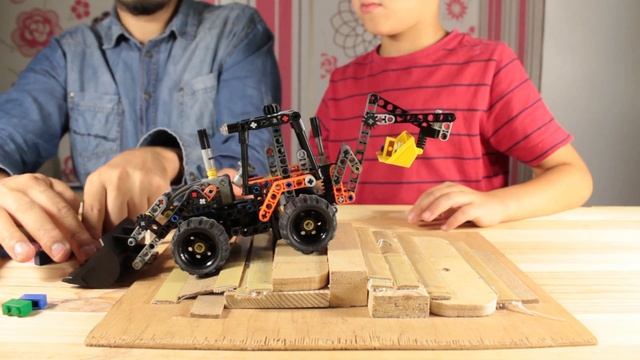 Lego Technic 42004 Mini Backhoe Loader. A-model. Мини экскаватор-погрузчик. смотреть онлайн