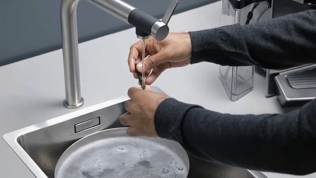 Siemens EQ.9 - jak dokładnie wyczyścić układ spieniania mleka смотреть онлайн