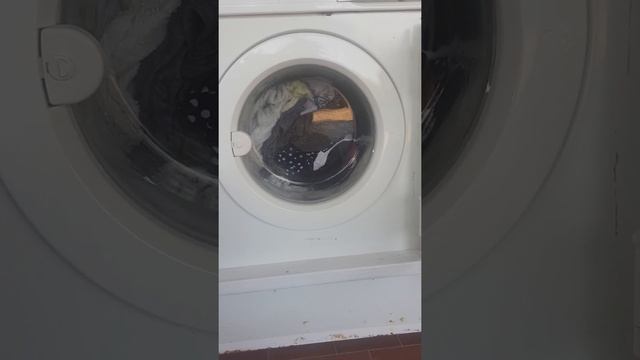 video con la lavatrice Indesit meccanica motore a induzione programma tre ciclo????????? смотреть онлайн