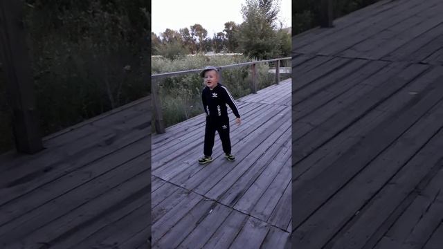 Косито косито - танцующий инопланетянин. Мальчик жжёт!!!