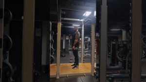 Техника выполнения упражнения румынская тяга (мертвая тяга).