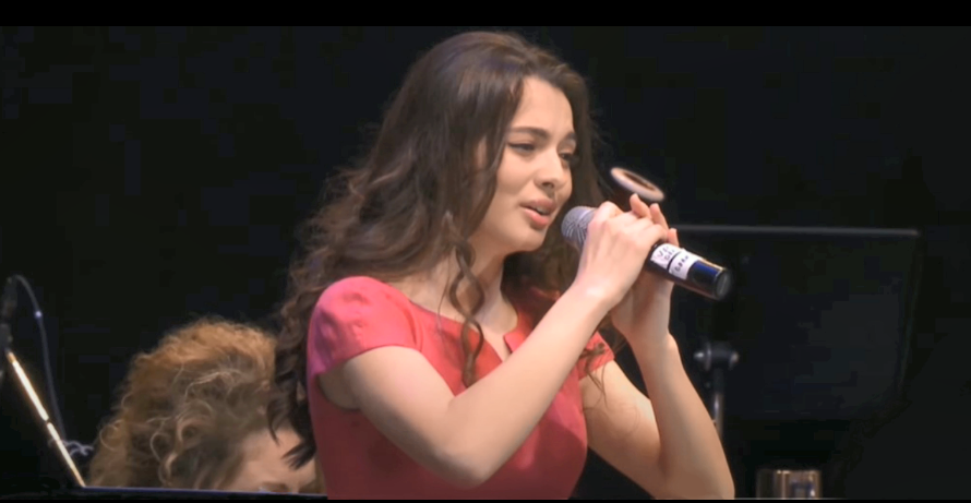 Panis Angelicus - поет Лаура Бретан смотреть онлайн