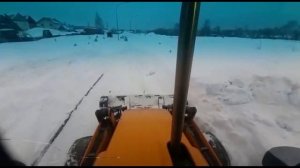 Экскаватор jcb 3cx чистим снег